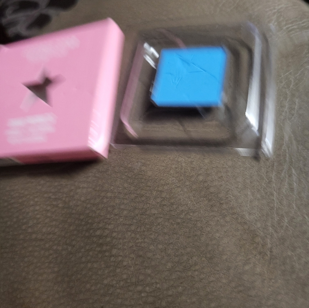 Jeffree Star Grand Prismatic Eyeshadow - Blue - Picture 4 of 4